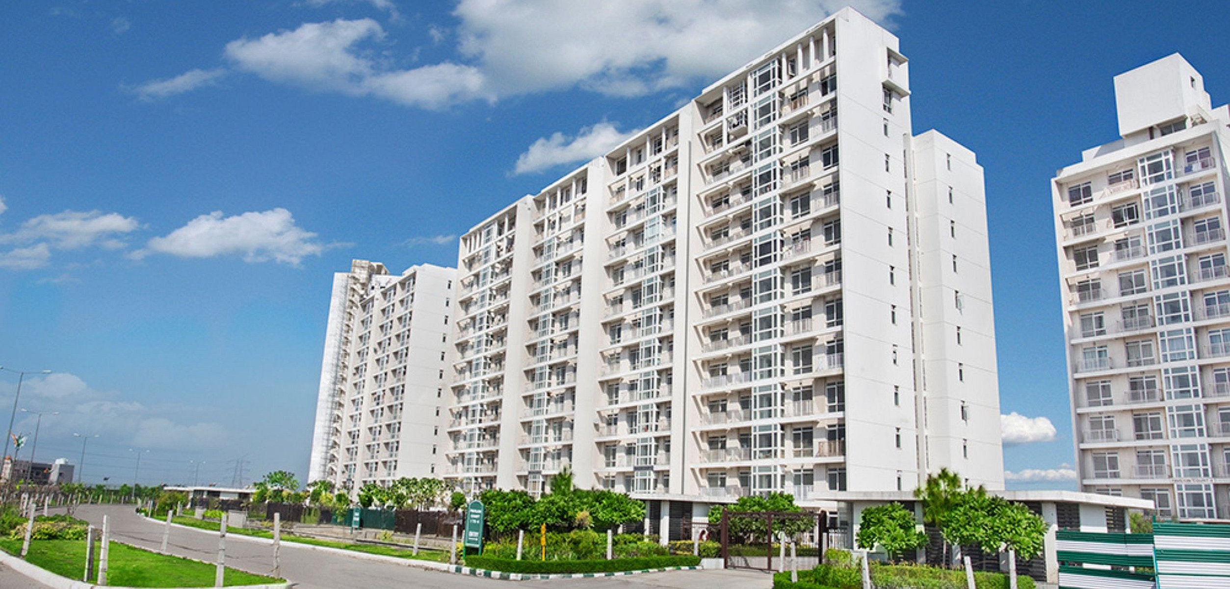 Jaypee Greens The Pavilion Court