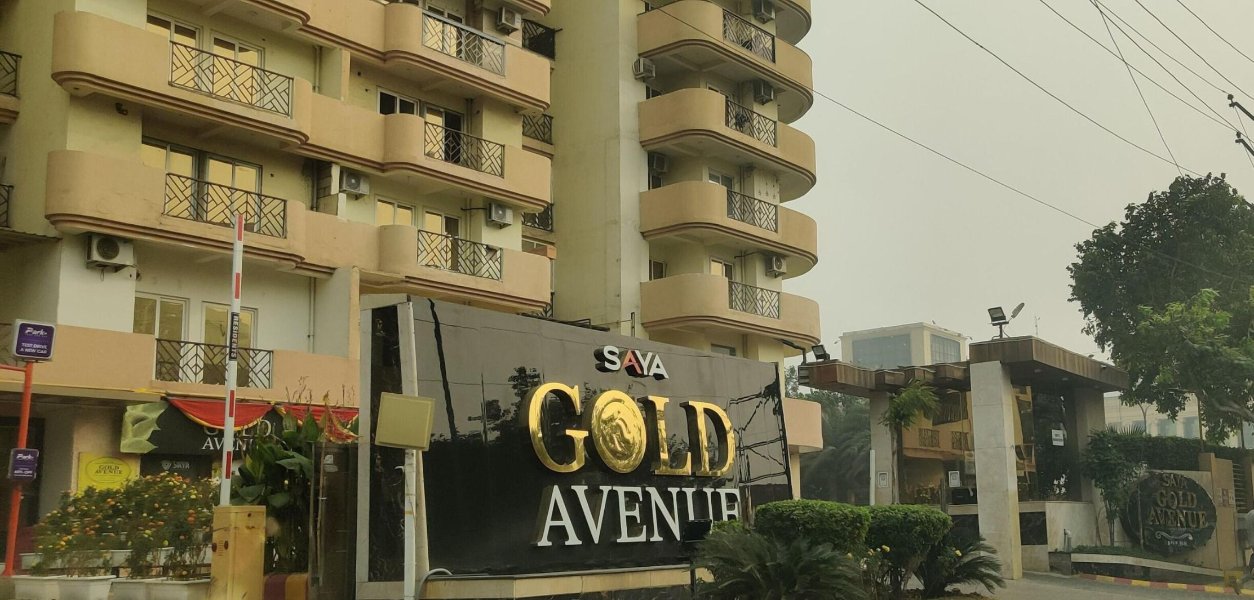 Saya Gold Avenue